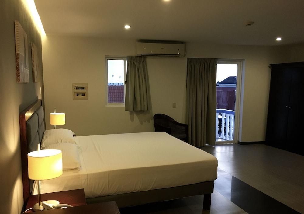 Curacao Suites Hotel Willemstad Exterior photo